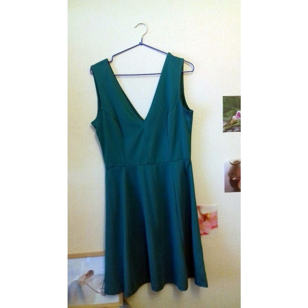 Dress Women's Green EUC V-neck, A-line silhouette
